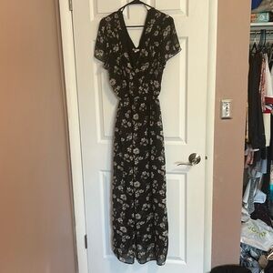 Black and flowered maxi dress.